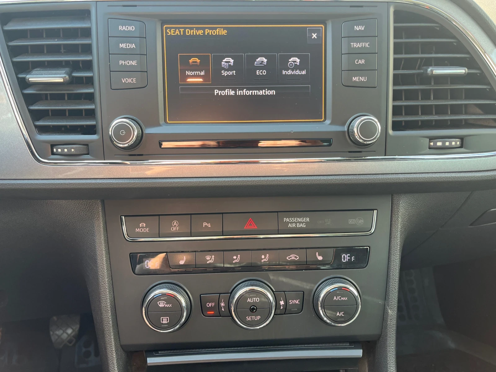 Seat Leon FR 2.0TDI, снимка 9 - Автомобили и джипове - 54124593