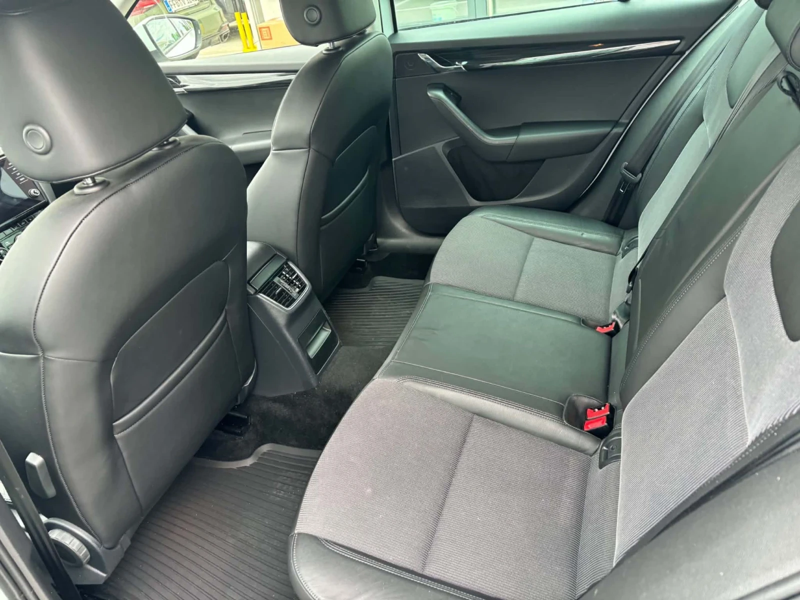 Skoda Octavia 2.0 TDI, снимка 6 - Автомобили и джипове - 55075135