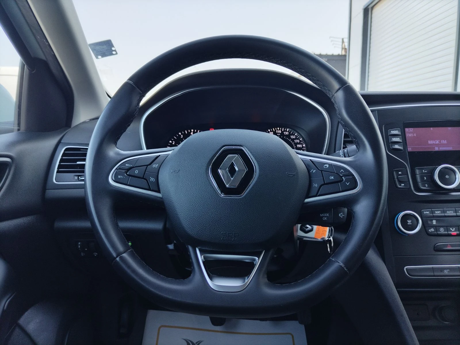 Renault Megane 1.3Tce/140к.с./Life, снимка 9 - Автомобили и джипове - 55562484