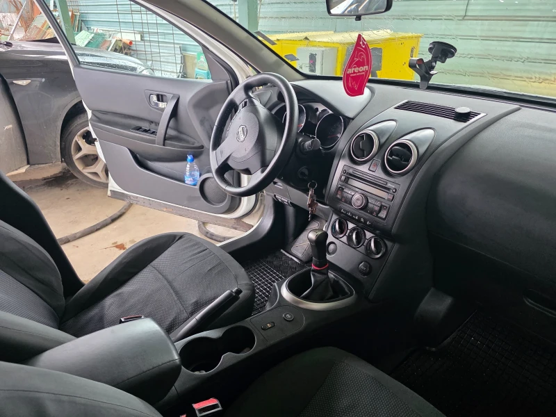 Nissan Qashqai, снимка 12 - Автомобили и джипове - 52741944