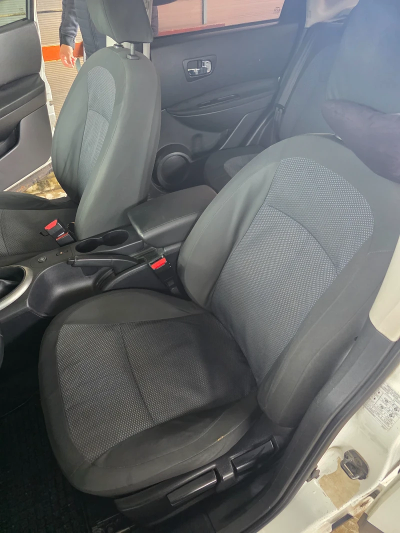 Nissan Qashqai, снимка 9 - Автомобили и джипове - 52741944
