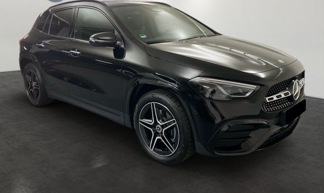 Mercedes-Benz GLA 220 d 4Matic Facelift = AMG Line= Гаранция, снимка 1 - Автомобили и джипове - 45932637