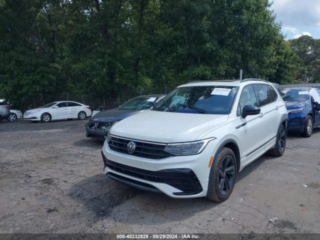 VW Tiguan 2.0T SE R-LINE Фикс. цена!, снимка 2 - Автомобили и джипове - 47744118