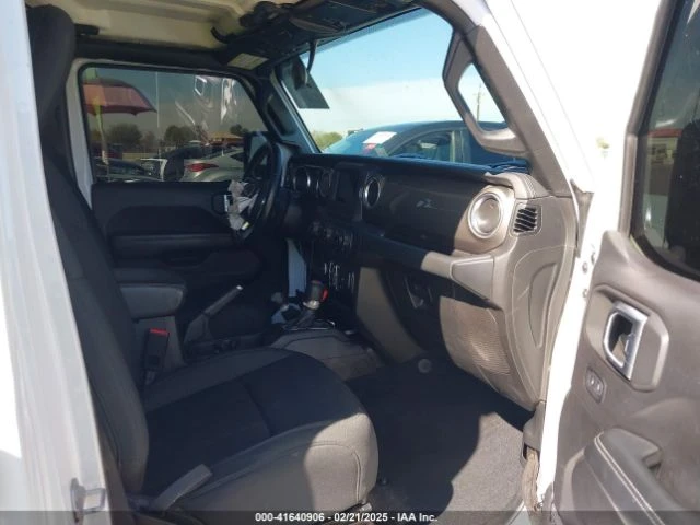 Jeep Wrangler UNLIMITED SAHARA  - изображение 9
