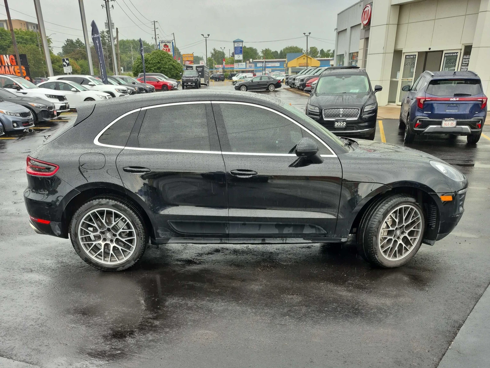 Porsche Macan * S * CARFAX * ОПЦИЯ ЗА ФИНАНСИРАНЕ - изображение 2