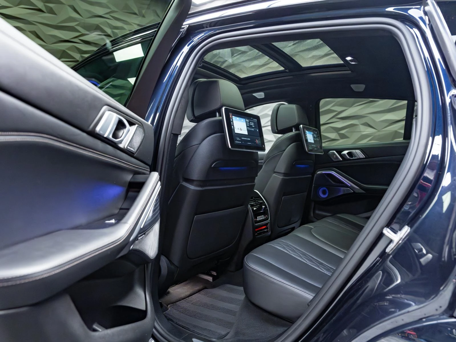 BMW X6 M50i* G06* M-PACK* B&W* 360CAM* SKYLOUNGE* HUD* �� | Mobile.bg � ����������� 7