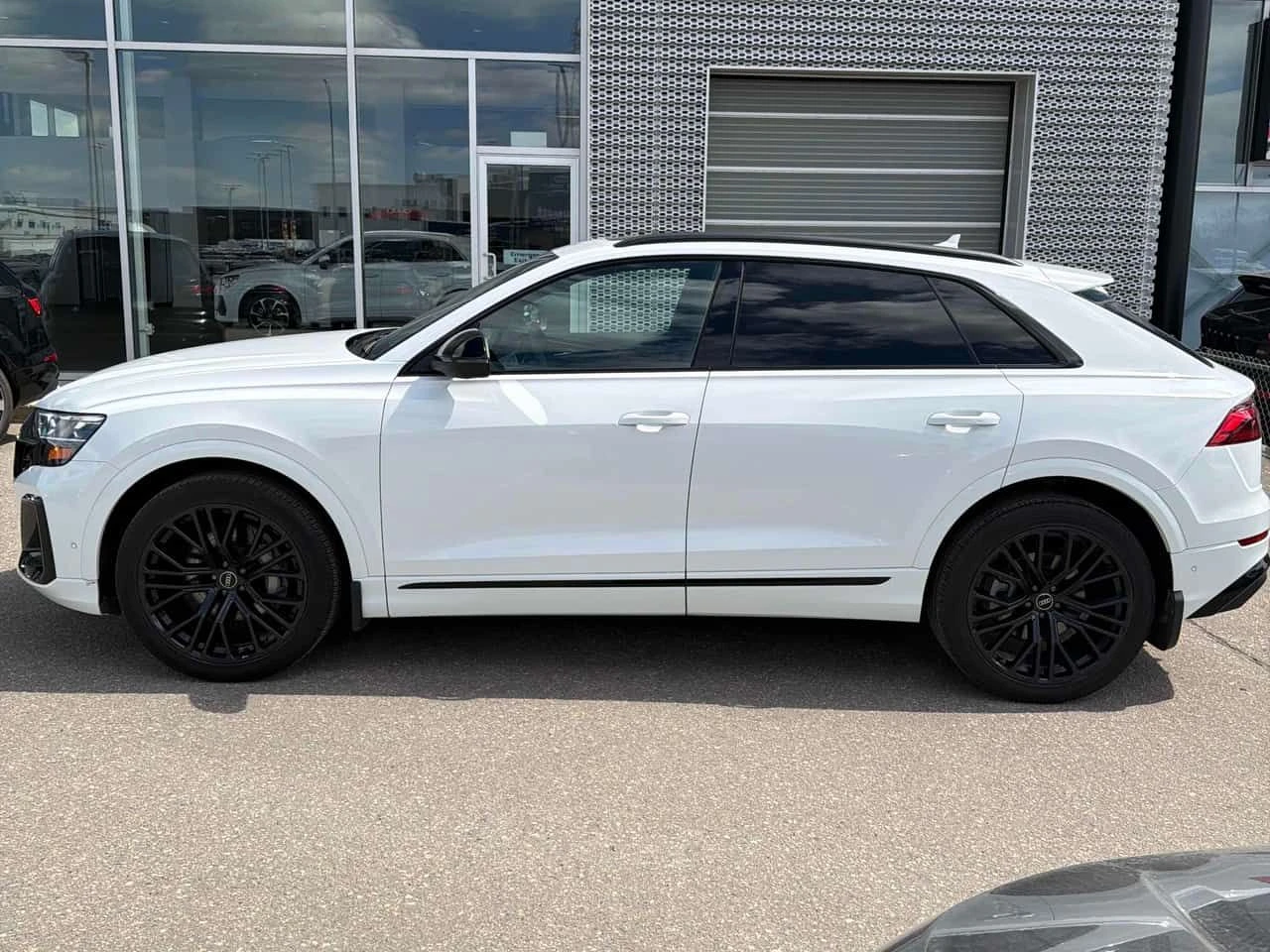 Audi Q8 Technik/ОБДУХВАНЕ/ПАНОРАМА/ДИСТРОНИК/360 КАМЕРИ, снимка 3 - Автомобили и джипове - 54749398