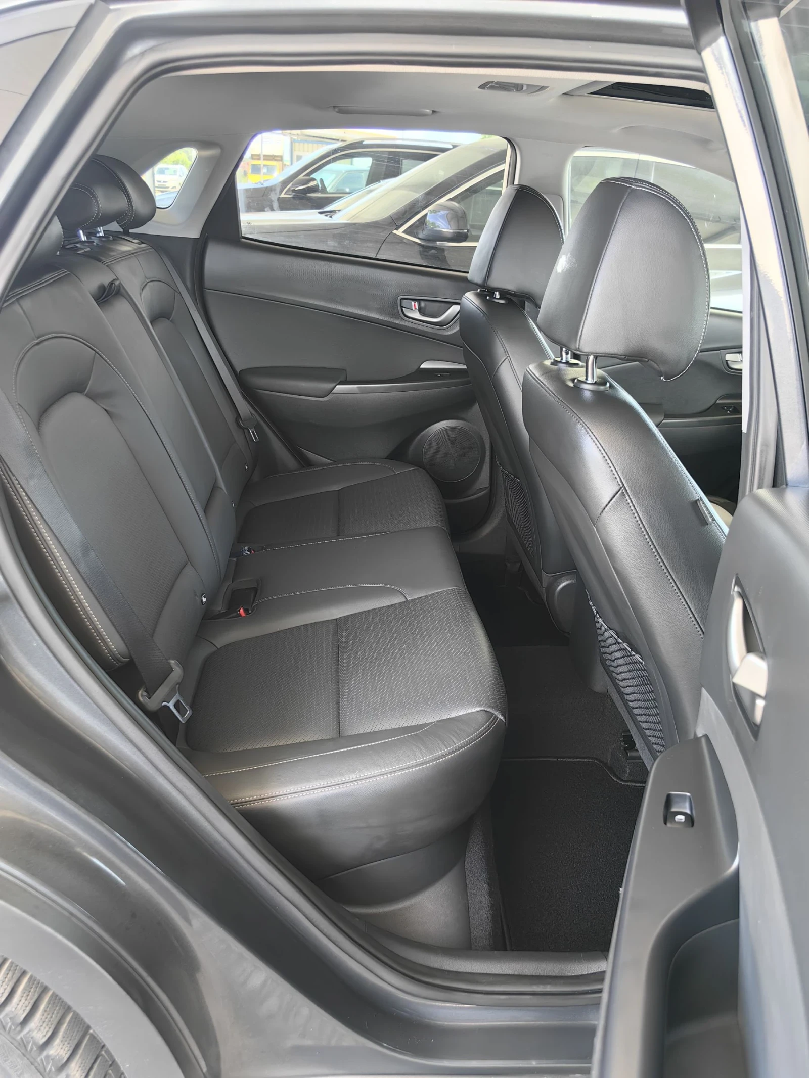 Hyundai Kona 55х.КМ/1.6T/177KC/4x4/ШВЕЙЦАРИЯ/VERTEX, снимка 11 - Автомобили и джипове - 54944464