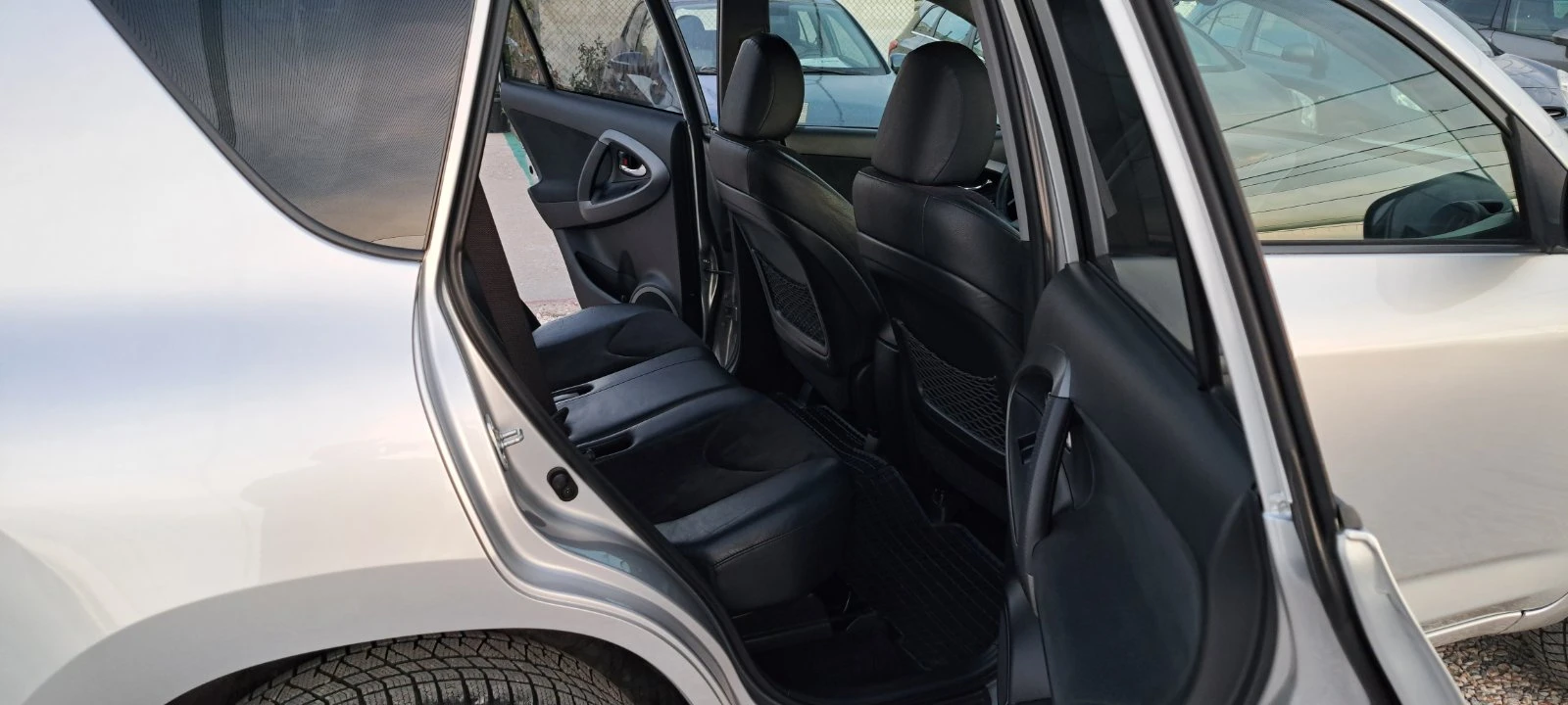 Toyota Rav4 2.2 D4D 150кс 4x4 Full екстри, 179000 км, снимка 17 - Автомобили и джипове - 56215547