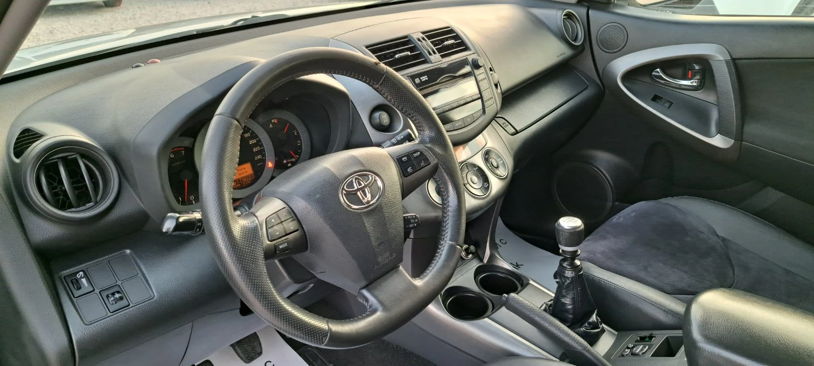 Toyota Rav4 2.2 D4D 150кс 4x4 Full екстри, 179000 км, снимка 10 - Автомобили и джипове - 56215547
