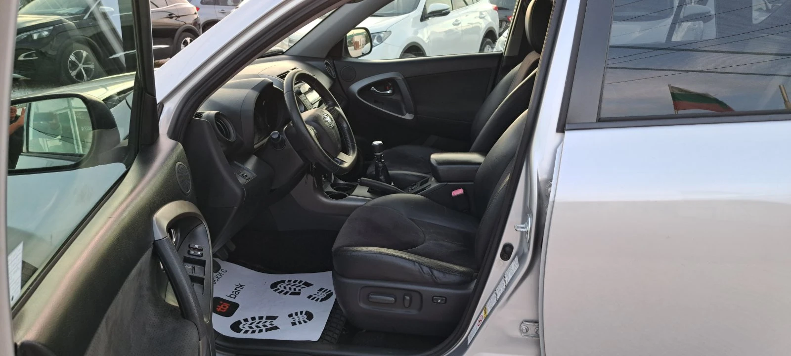 Toyota Rav4 2.2 D4D 150кс 4x4 Full екстри, 179000 км, снимка 9 - Автомобили и джипове - 56215547