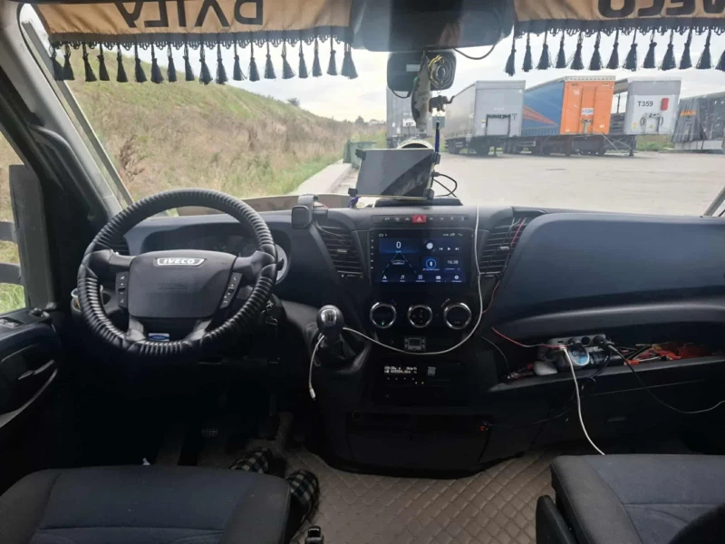 Iveco Daily Товарен, снимка 4 - Бусове и автобуси - 52934071
