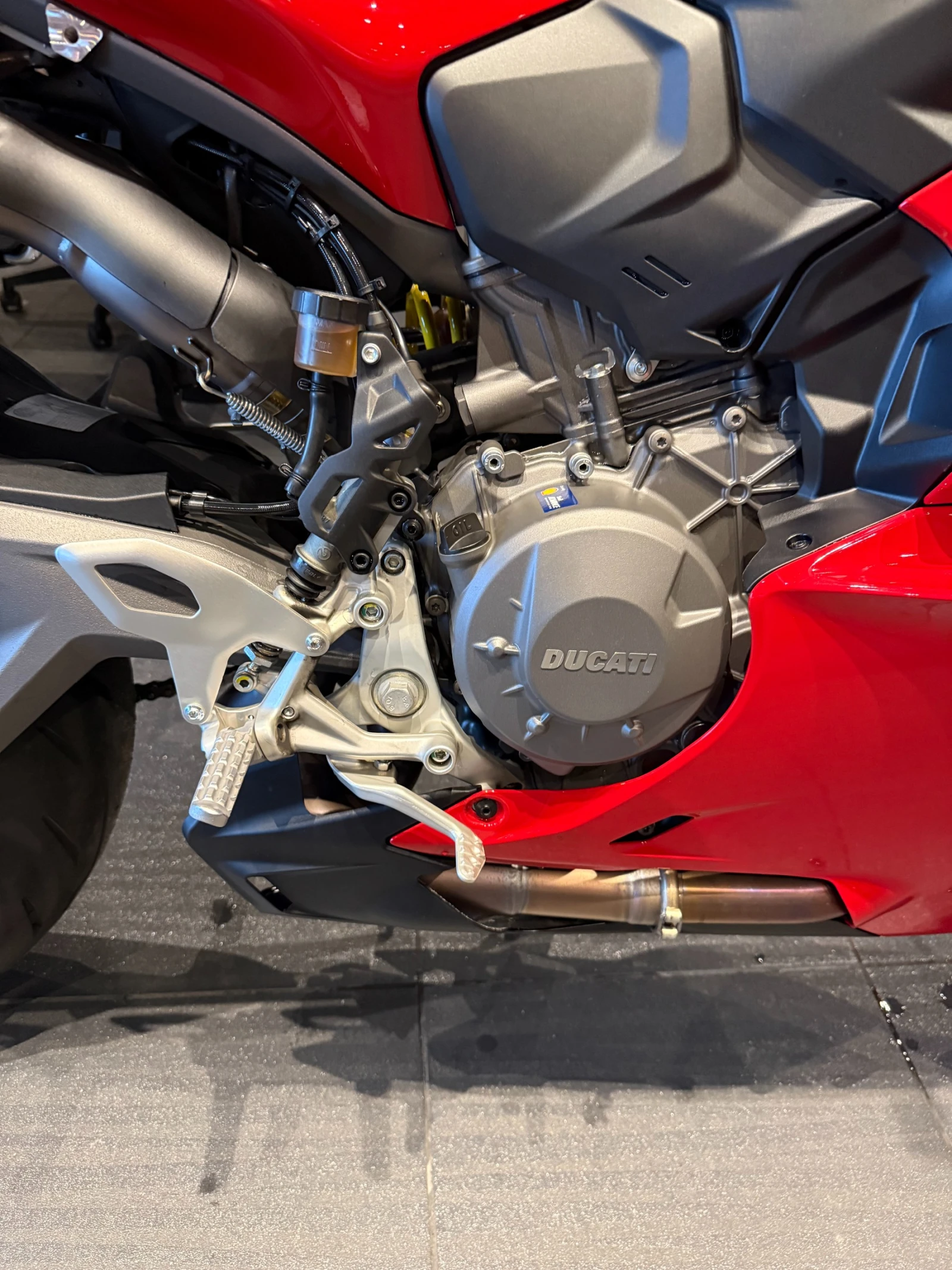 Ducati Panigale V2 DUCATI RED, снимка 5 - Мотоциклети и мототехника - 54267074