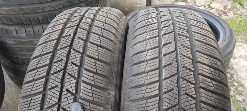 Гуми Зимни 195/65R15, снимка 1 - Гуми и джанти - 32906825