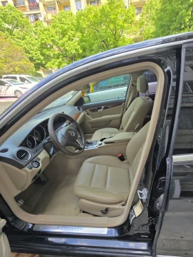 Mercedes-Benz C 300, снимка 17