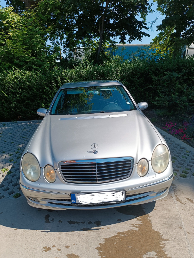 Mercedes-Benz E 220, снимка 1 - Автомобили и джипове - 46278274