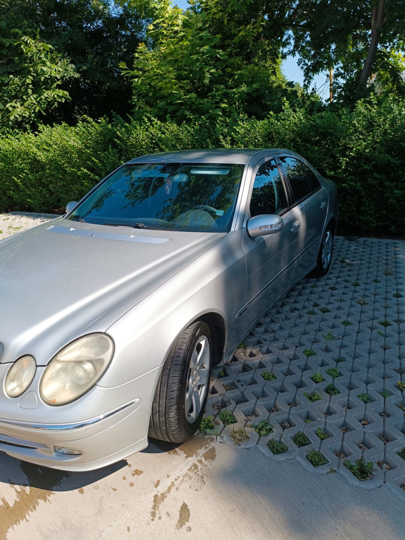 Mercedes-Benz E 220, снимка 7 - Автомобили и джипове - 46278274