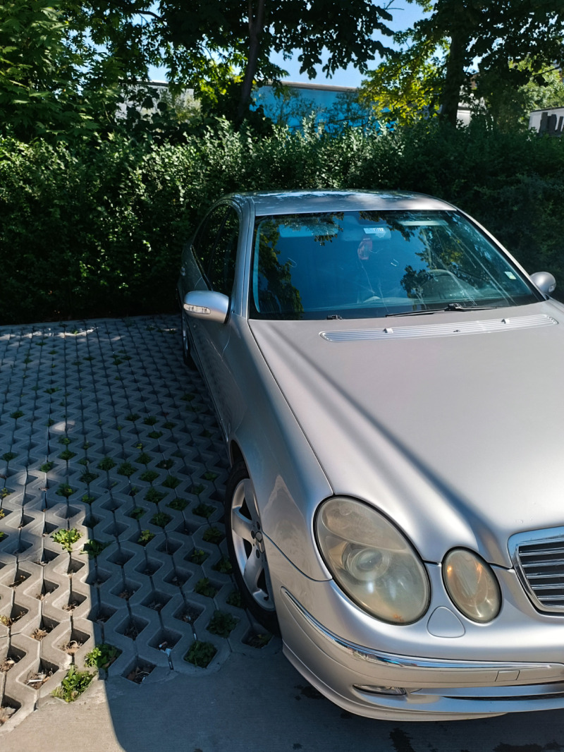 Mercedes-Benz E 220, снимка 6 - Автомобили и джипове - 46278274