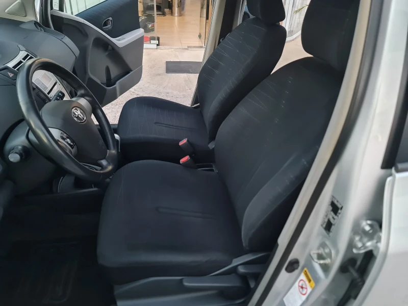 Toyota Yaris 1.3 Vvti Климатик Evro 4, снимка 6 - Автомобили и джипове - 47516584