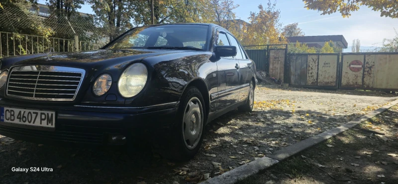 Mercedes-Benz E 300, снимка 4 - Автомобили и джипове - 47812263