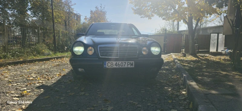 Mercedes-Benz E 300, снимка 1 - Автомобили и джипове - 47812263