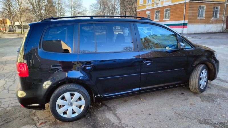 VW Touran 1.6 TDI, снимка 4 - Автомобили и джипове - 48588311