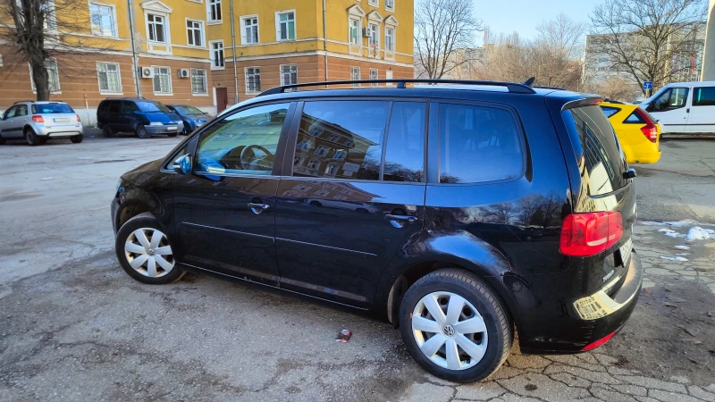 VW Touran 1.6 TDI, снимка 6 - Автомобили и джипове - 48588311