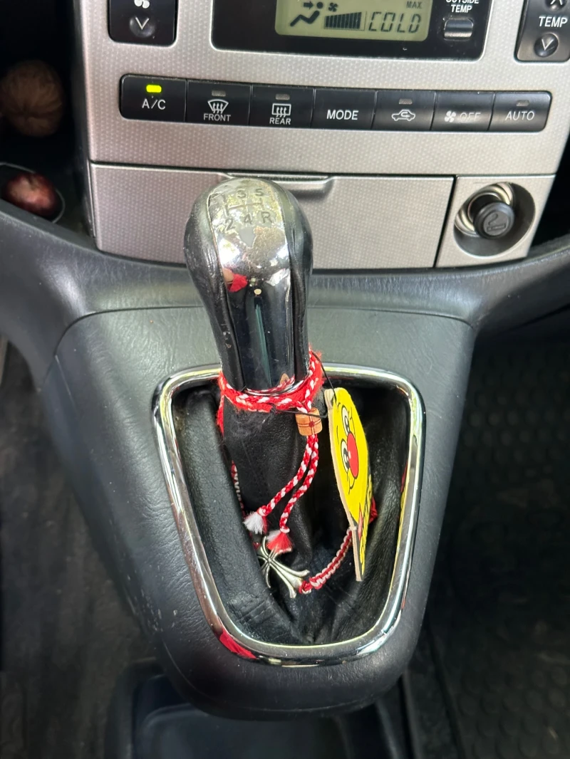 Toyota Corolla verso, снимка 11 - Автомобили и джипове - 51989429