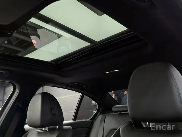 BMW 320 M-Package HeadUp* АвтоКредит* (ЦЕНА ДО БГ), снимка 14 - Автомобили и джипове - 53238929