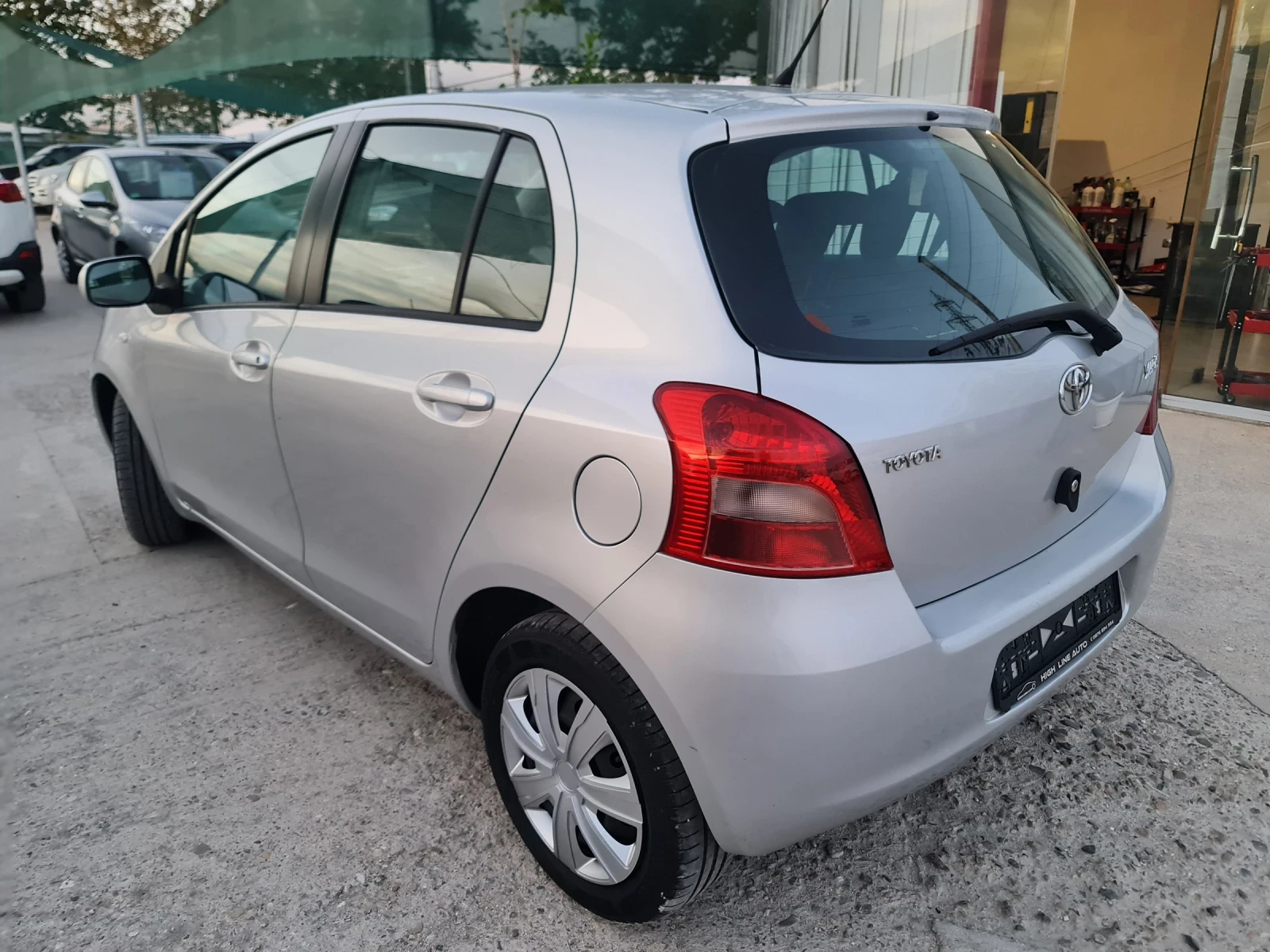 Toyota Yaris 1.3 Vvti Климатик Evro 4 - изображение 2