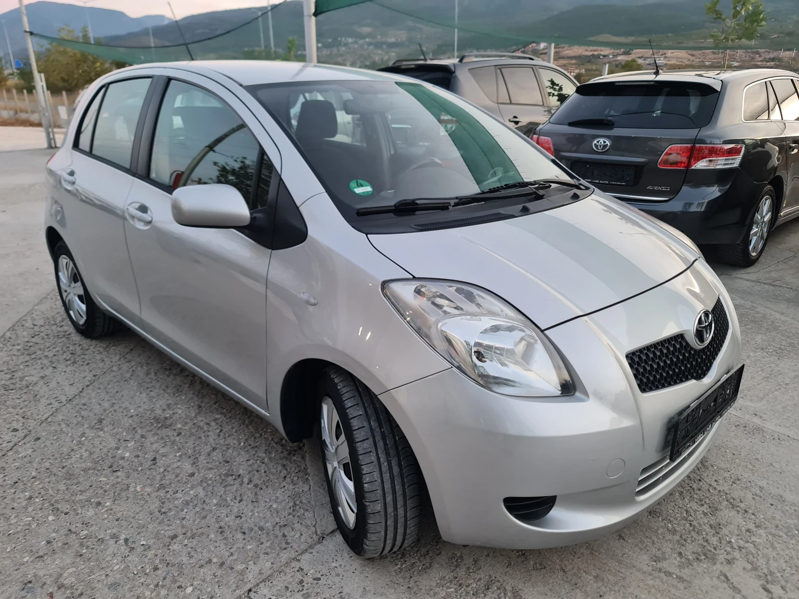 Toyota Yaris 1.3 Vvti Климатик Evro 4 - изображение 3