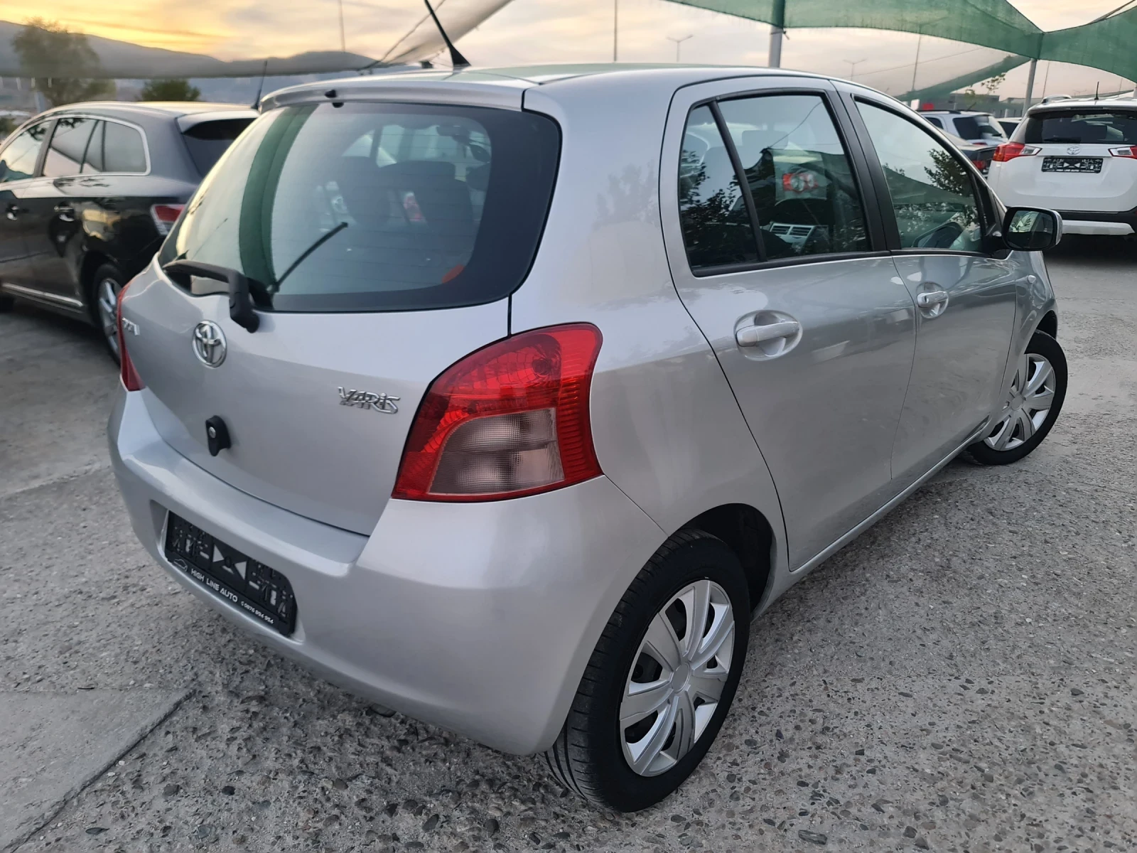 Toyota Yaris 1.3 Vvti Климатик Evro 4 - изображение 4