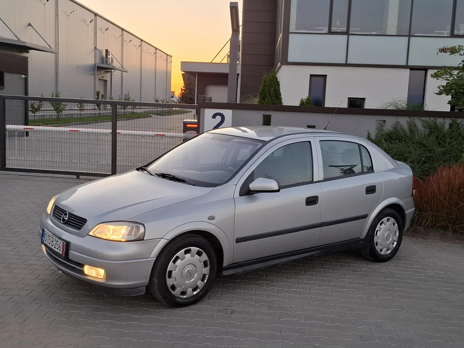Opel Astra 1.6i* (101кс)* FACELIFT* * ABТОМАТ* * НОВ ВНОС* *  - изображение 4