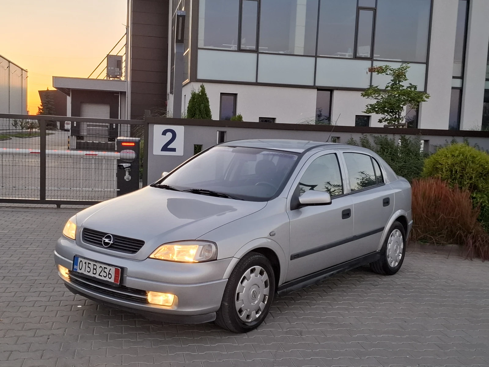 Opel Astra 1.6i* (101кс)* FACELIFT* * ABТОМАТ* * НОВ ВНОС* *  - изображение 3