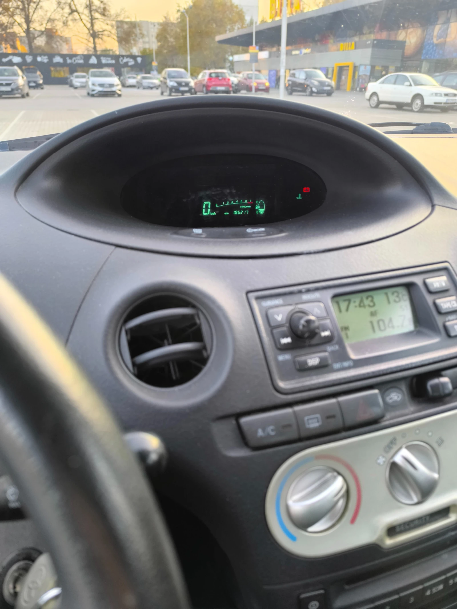 Toyota Yaris  - изображение 2