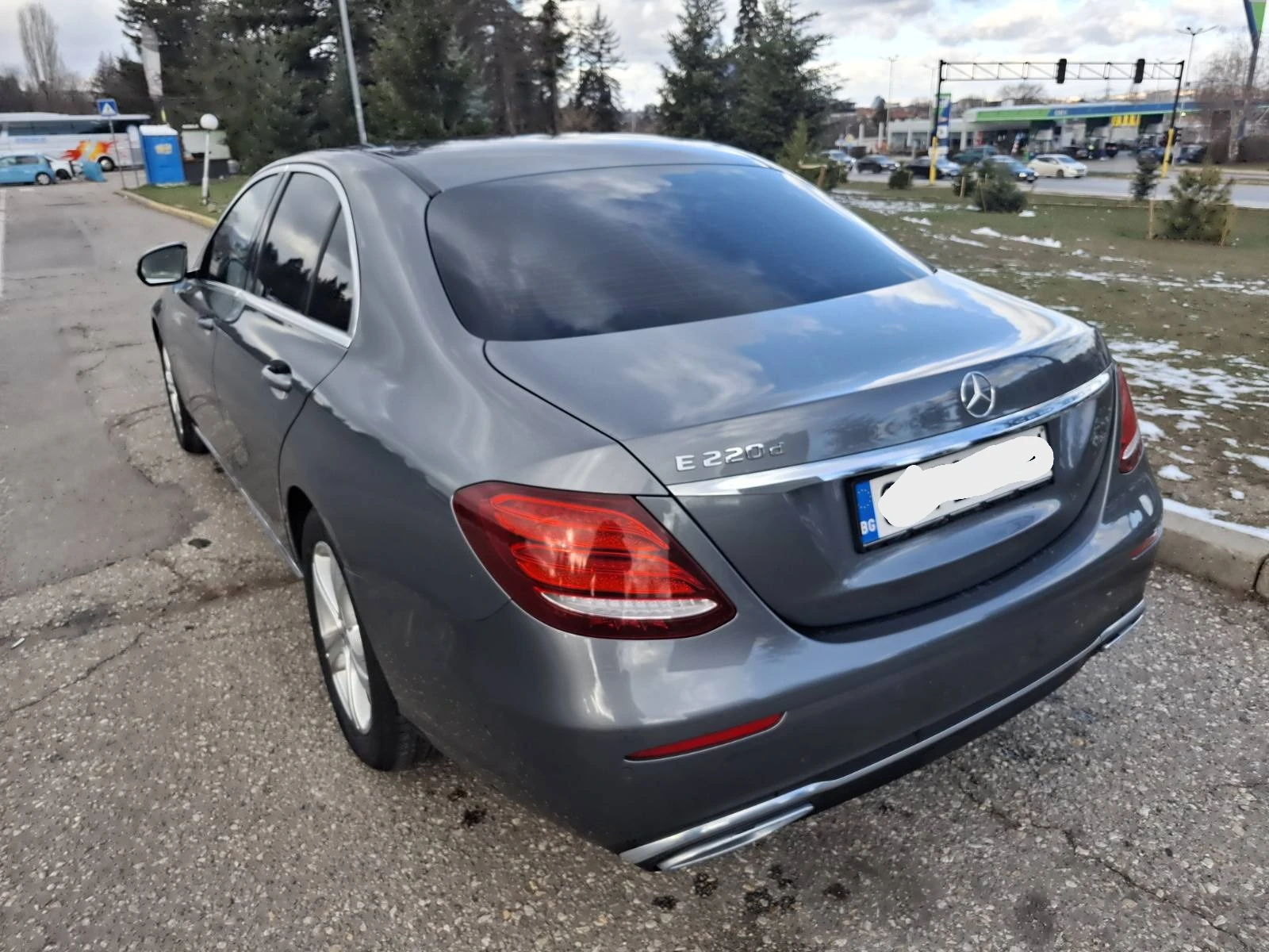 Mercedes-Benz E 220, снимка 4 - Автомобили и джипове - 54100129