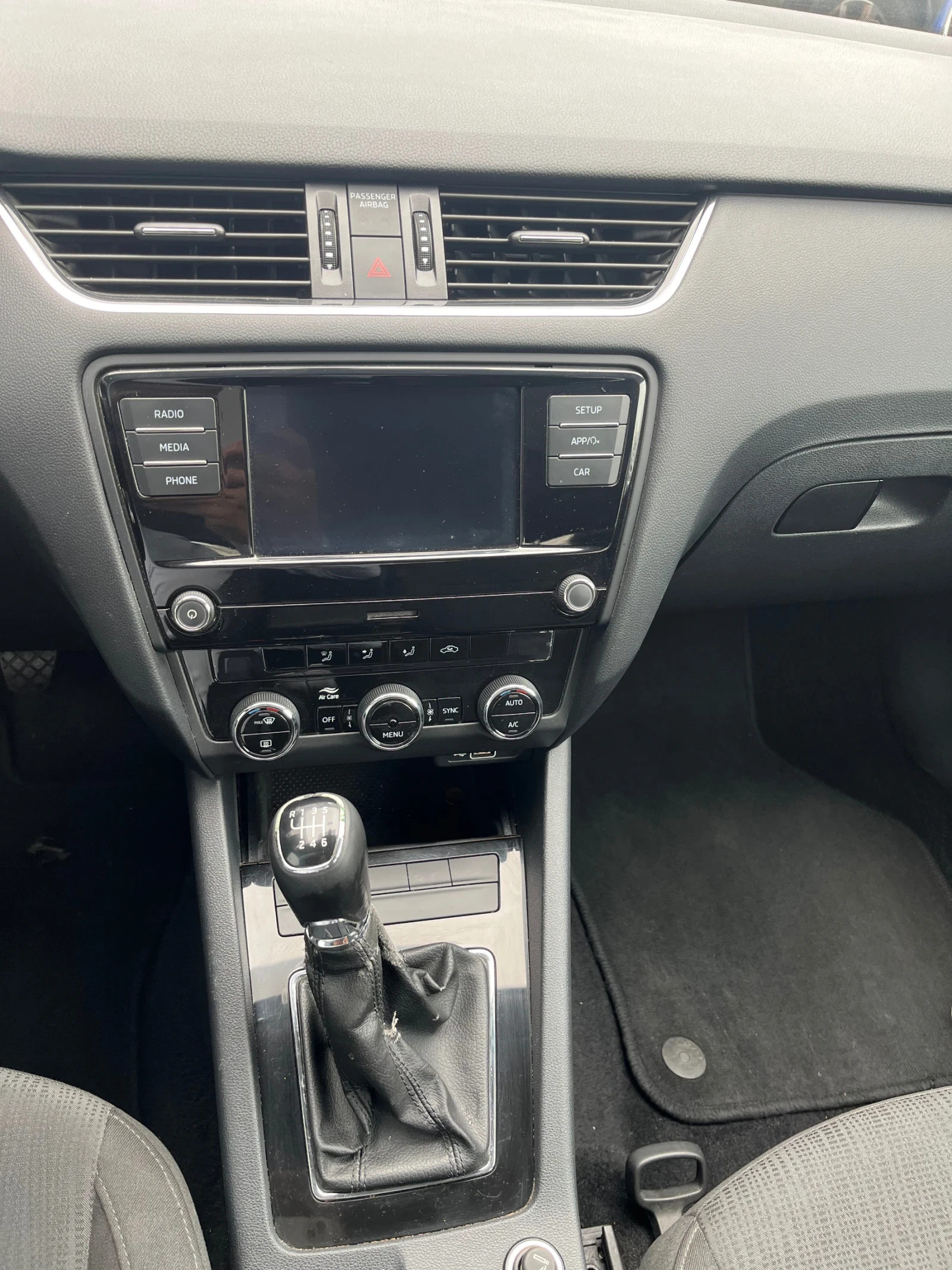 Skoda Octavia 1.5 TSI 6M, снимка 10 - Автомобили и джипове - 54217259