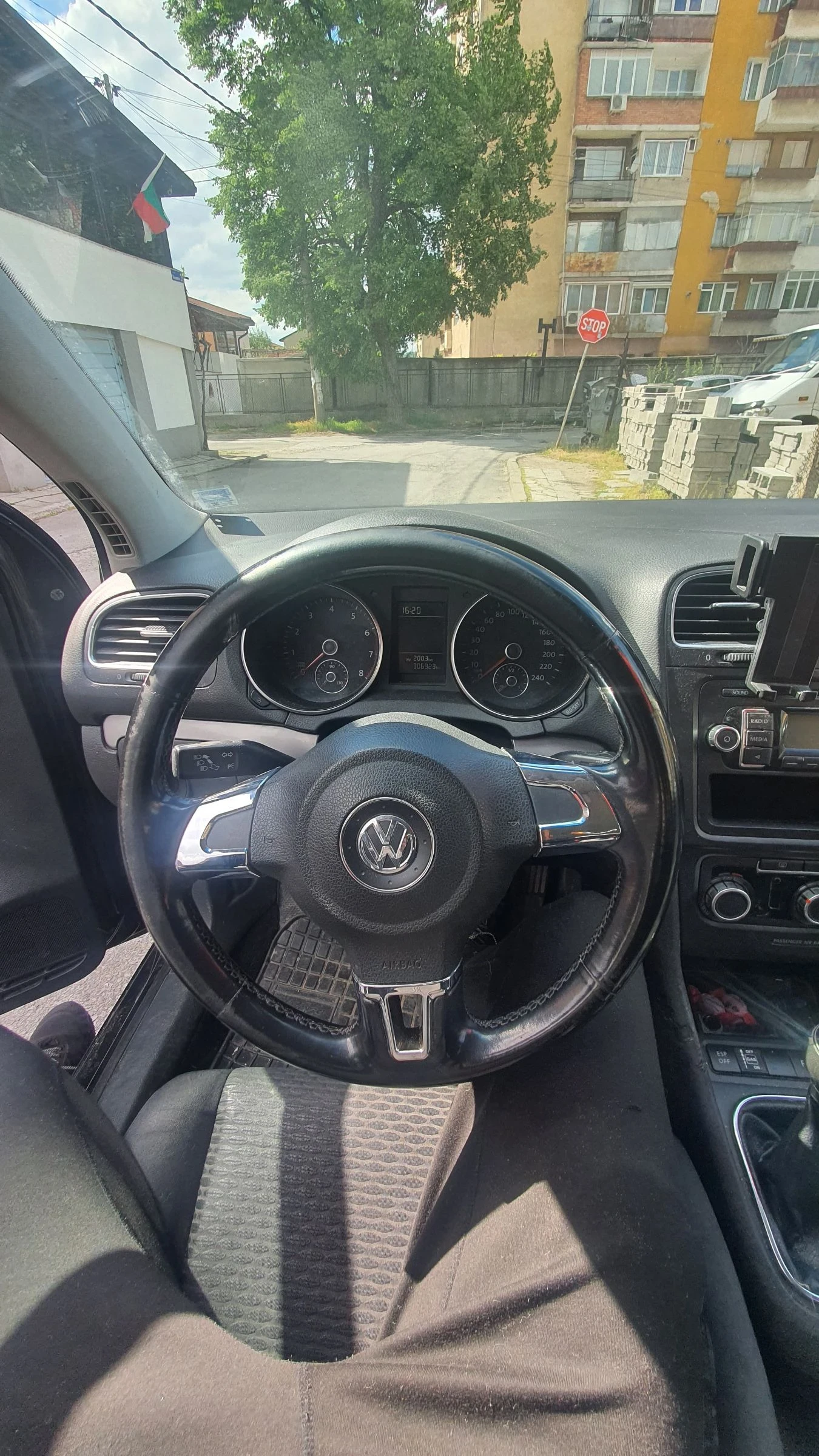 VW Golf 1.6 газ бензин, снимка 7 - Автомобили и джипове - 54380458