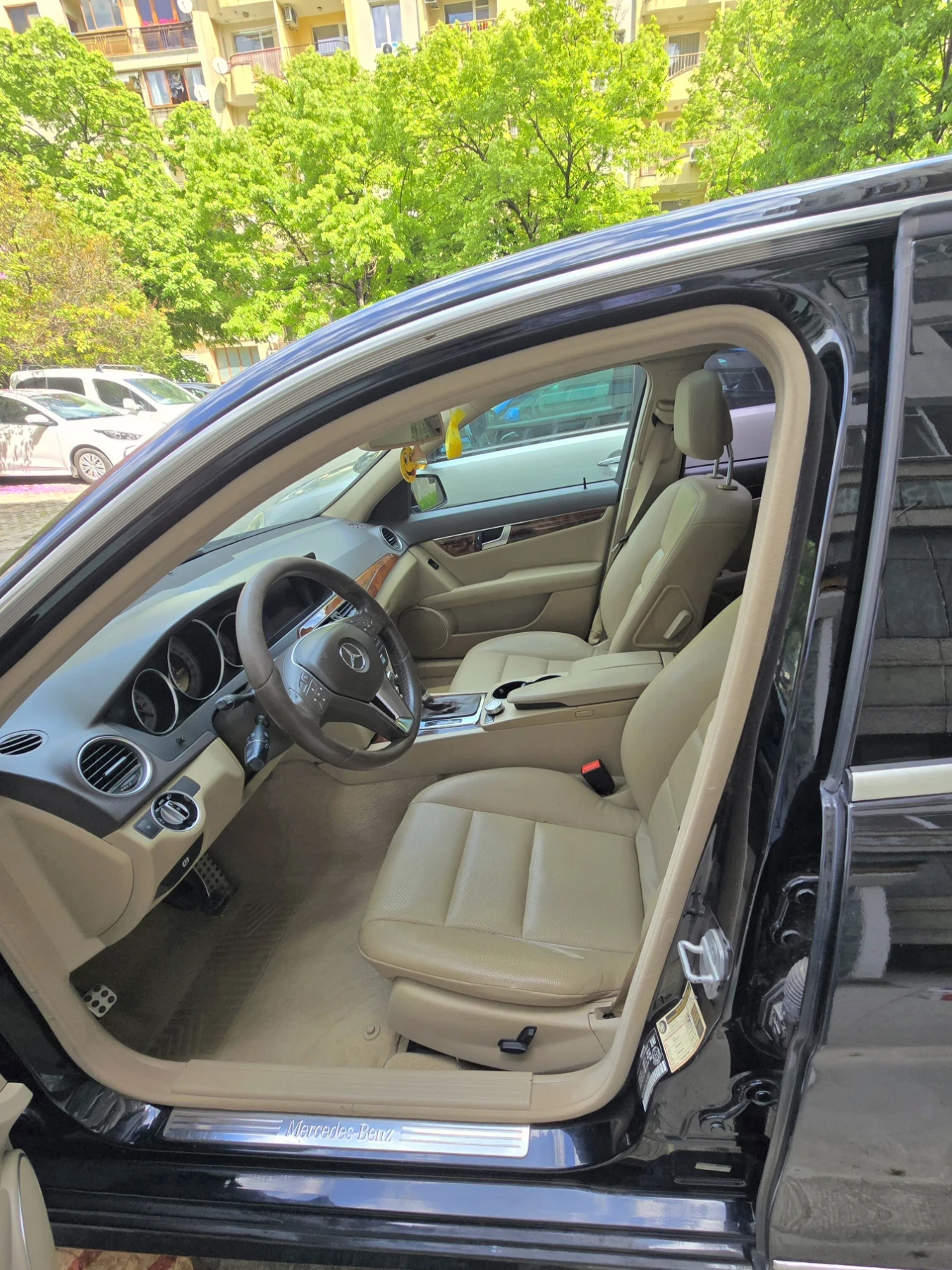 Mercedes-Benz C 300, снимка 17 - Автомобили и джипове - 54528183