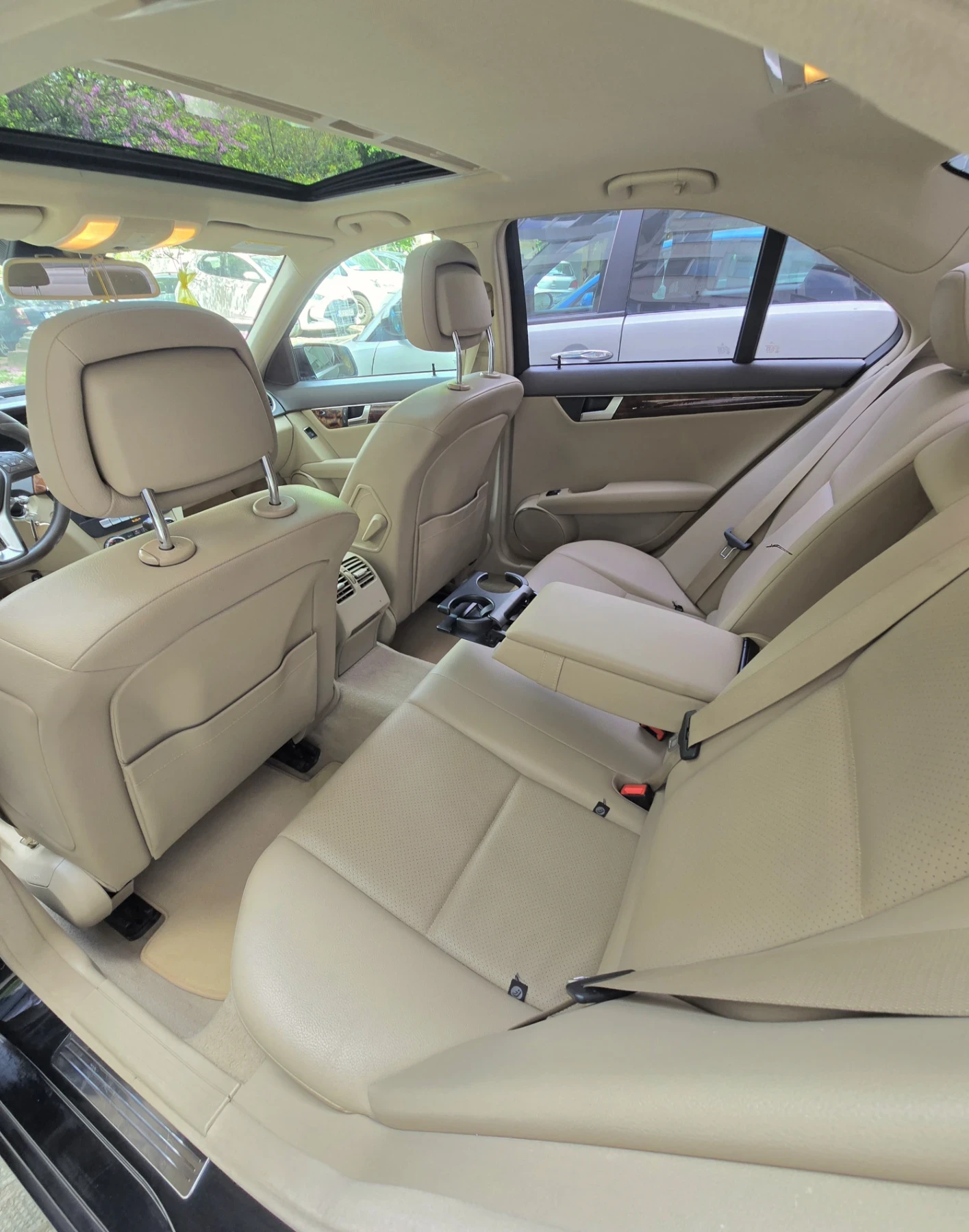 Mercedes-Benz C 300, снимка 6 - Автомобили и джипове - 54528183