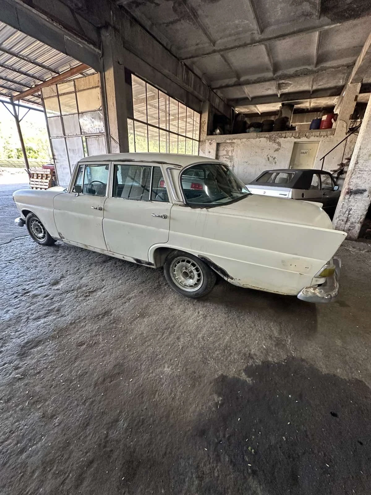 Mercedes-Benz 110, снимка 6 - Автомобили и джипове - 54731288