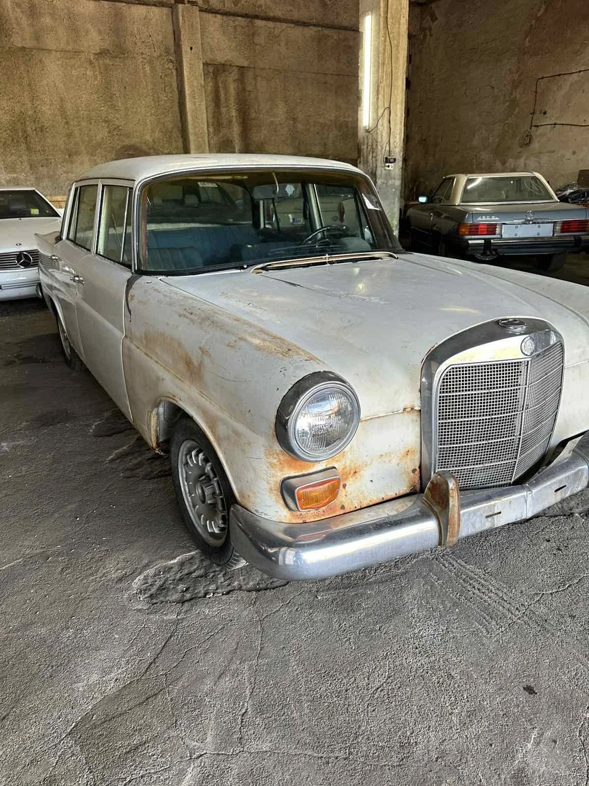 Mercedes-Benz 110, снимка 2 - Автомобили и джипове - 54731288