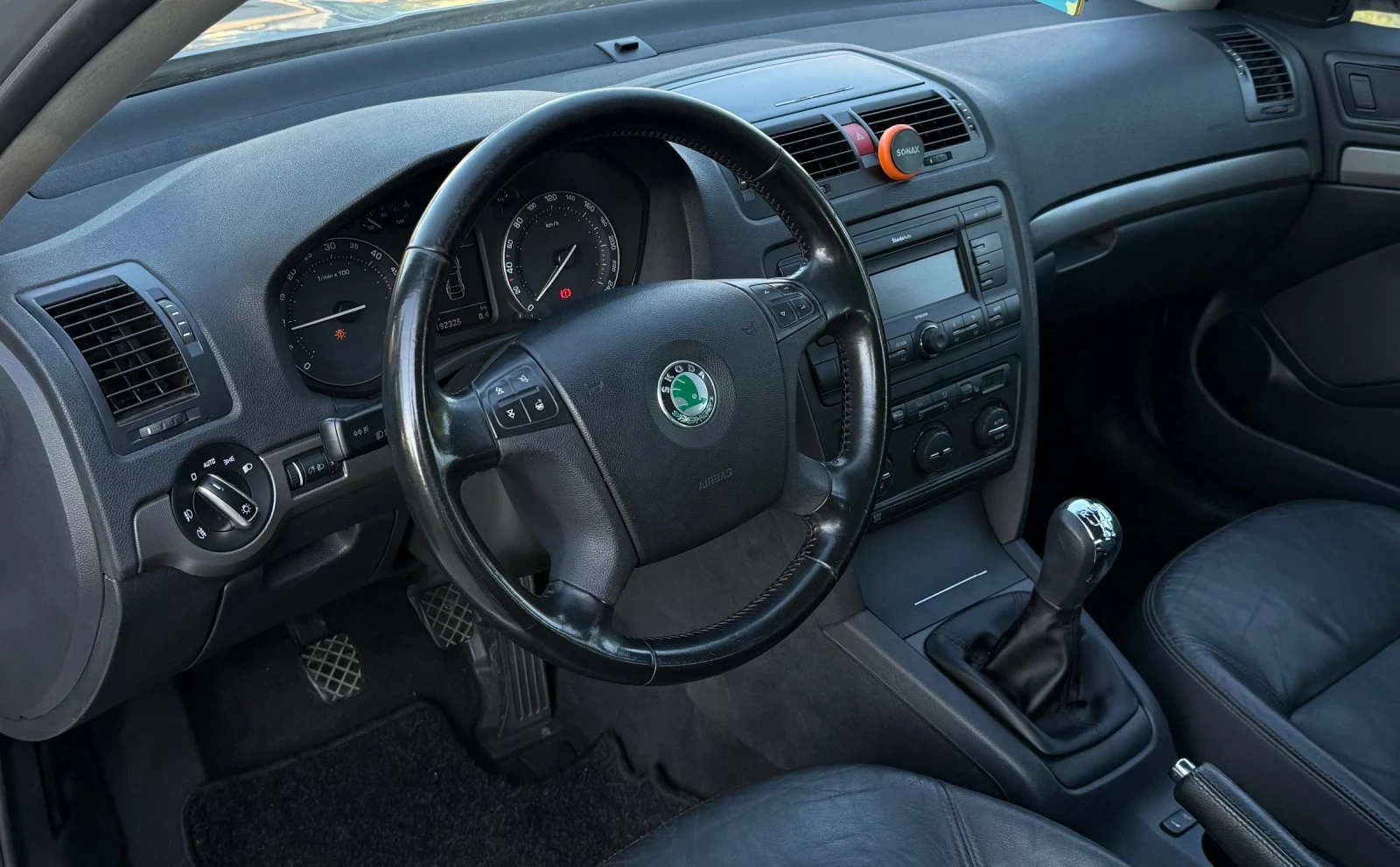 Skoda Octavia 1.9* Кожа* Климатроник, снимка 9 - Автомобили и джипове - 54769742