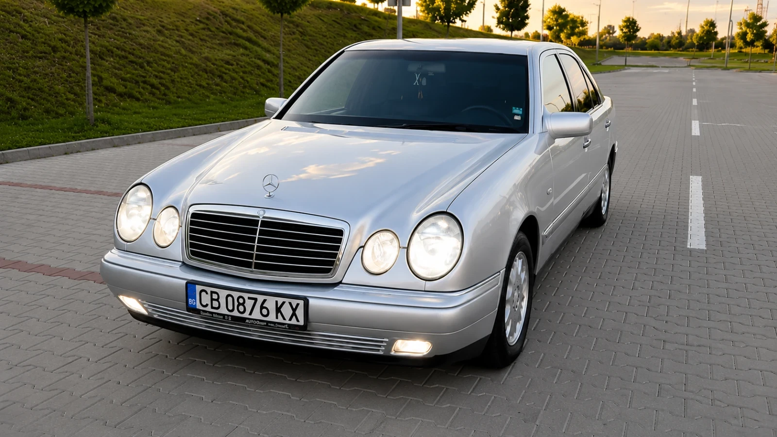 Mercedes-Benz E 200, снимка 2 - Автомобили и джипове - 55411233