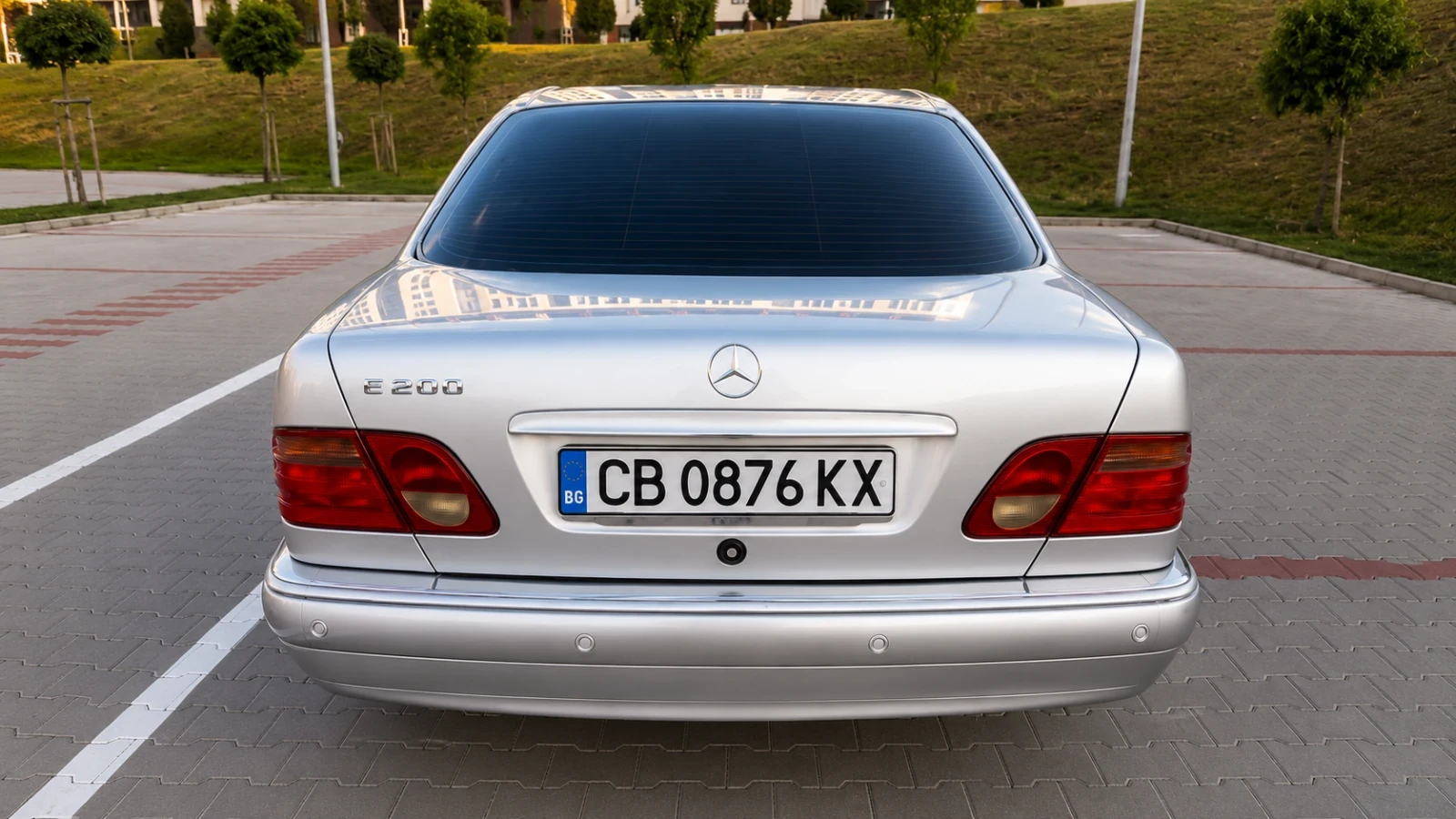Mercedes-Benz E 200, снимка 4 - Автомобили и джипове - 55411233