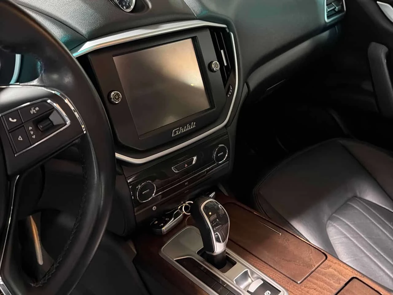 Maserati Ghibli S Q4/CARFAX/ПОДГРЕВ/ПАНО/2 КЛЮЧА/ФИНАНСИРАНЕ, снимка 9 - Автомобили и джипове - 55013738