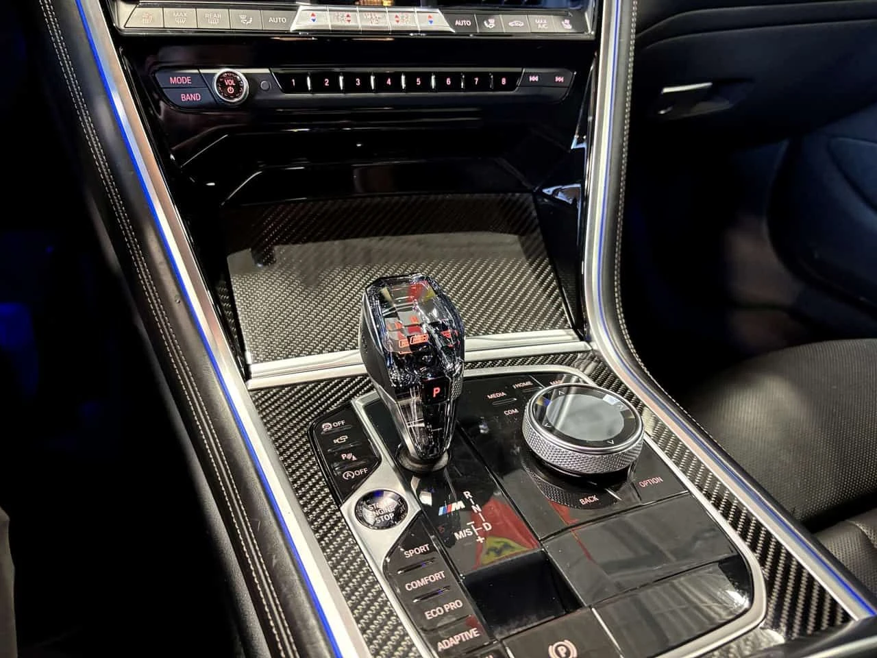 BMW 850 xDrive| COUPE| MPERFORMANCE V8| CARBON CORE| , снимка 14 - Автомобили и джипове - 55047725