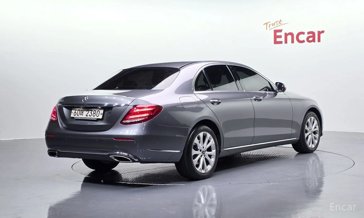 Mercedes-Benz E 300, снимка 2 - Автомобили и джипове - 55103211