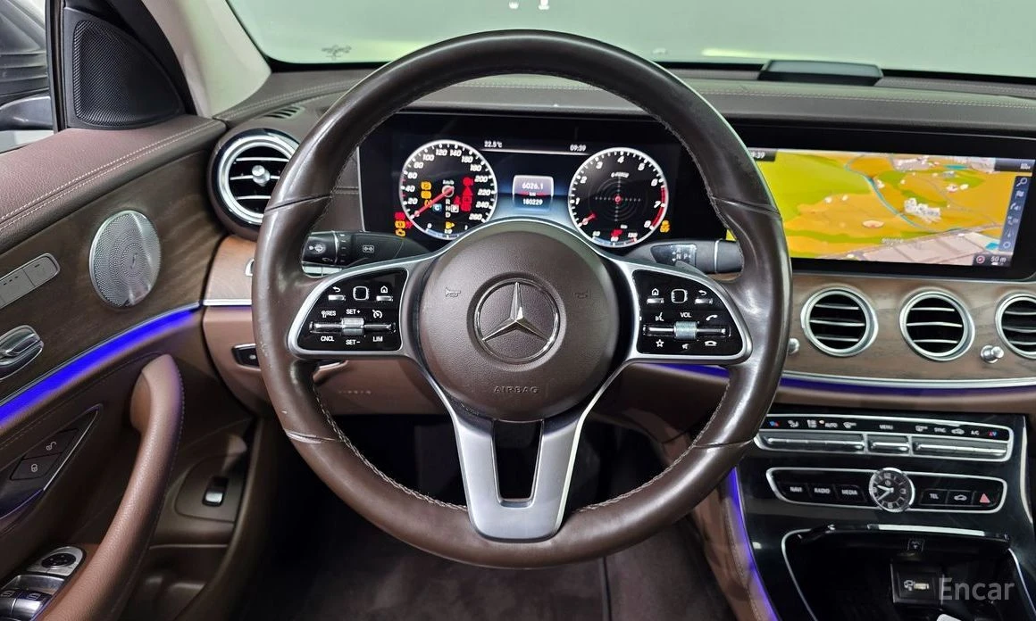 Mercedes-Benz E 300, снимка 13 - Автомобили и джипове - 55103211