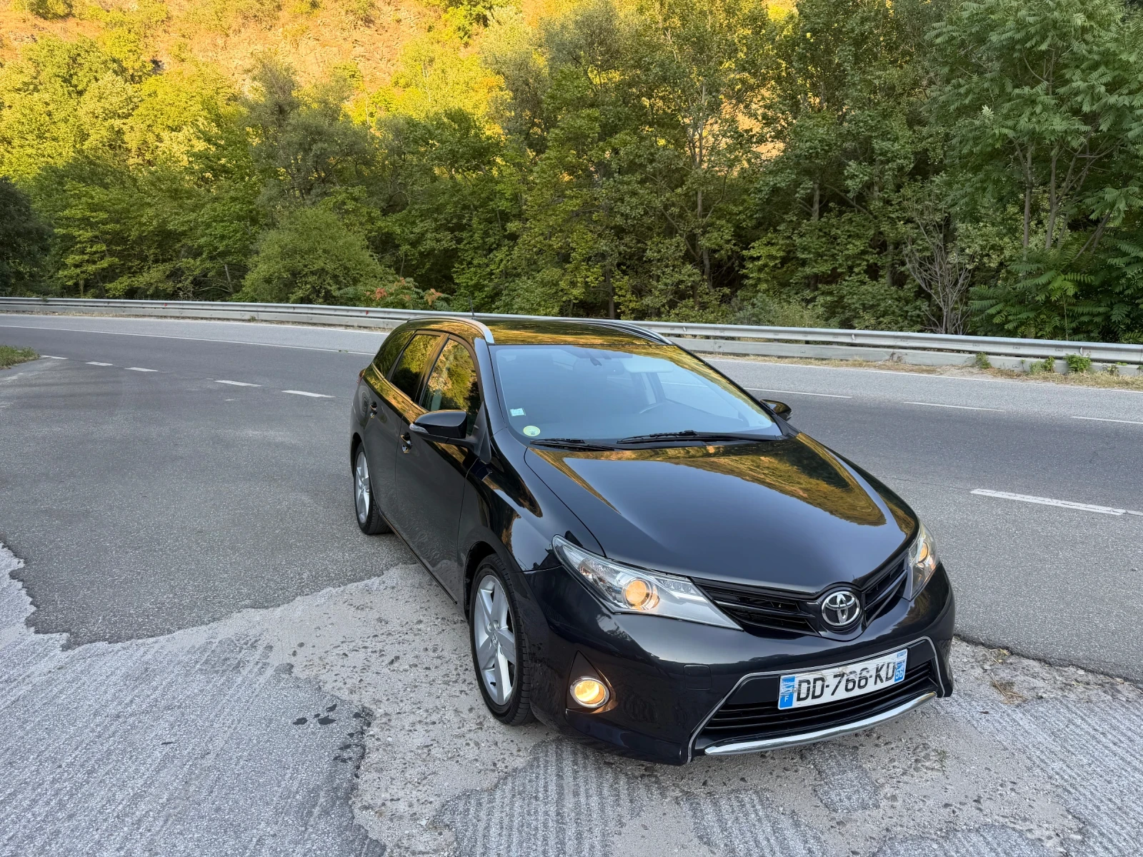 Toyota Auris 2.0D4D, снимка 2 - Автомобили и джипове - 55468714